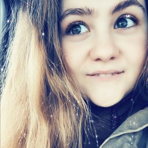 Meet your Posher, Chloe